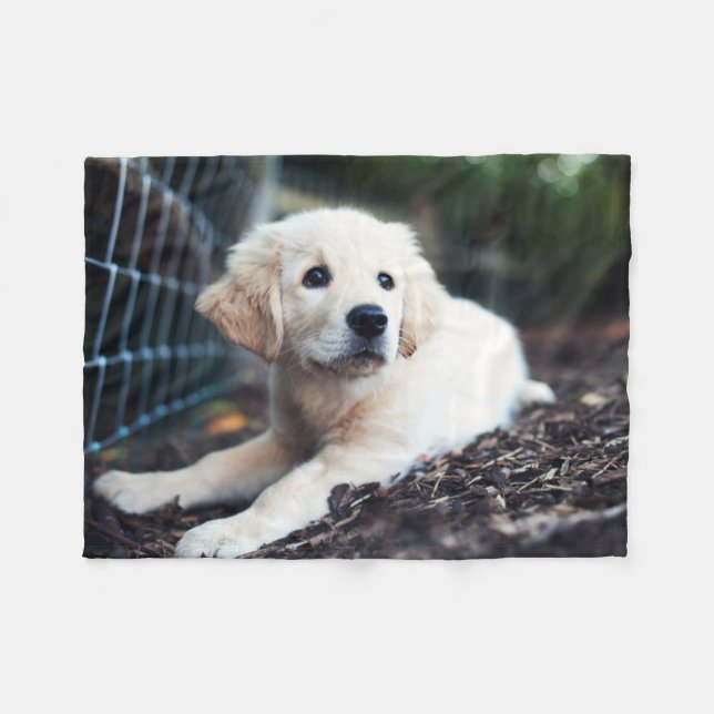 Manta Polar Perrito de Labrador que juega en el jardín (Frente (Horizontal))