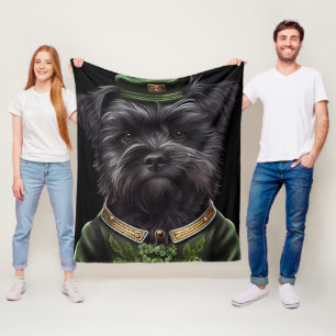 Manta Polar Perro Affenpinscher con vestido de San Patricio