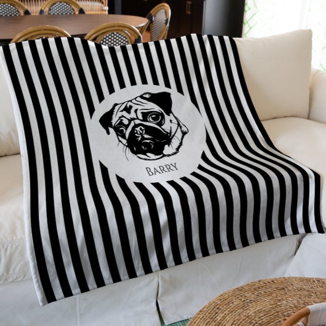 Manta Polar perro de pug personalizado personalizado de moda (modern trendy striped pug dog blanket , fun persoanlized with a special name , ideal for gifting)