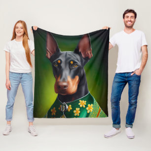 Manta Polar Perro Doberman en vestido de San Patricio