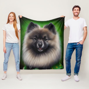 Manta Polar Perro Keeshond con vestido de San Patricio