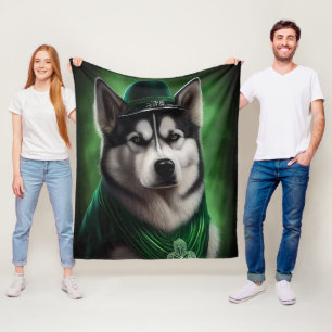 Manta Polar Perro Malamute de Alaska con vestido de San Patric