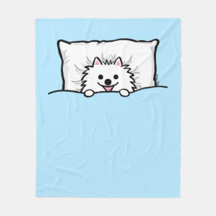 Manta Polar Perro panomerano blanco atrapado en cama
