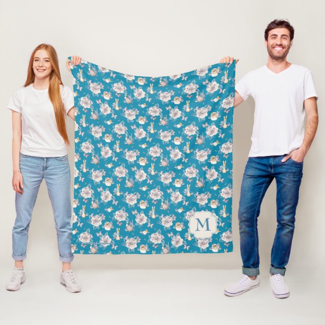 Manta Polar Peter Rabbit | Blue Floral Garden Pattern (In situ)