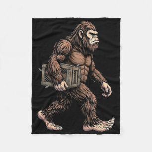 Manta Polar Pie Grande Llevando Caja de Pollo Granja Sasquatch