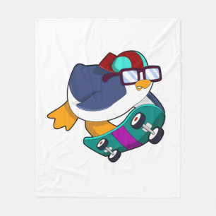 Manta Polar Pingüino como patinador con patineta