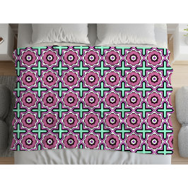 Manta Polar Pink, blue and black geometric pattern