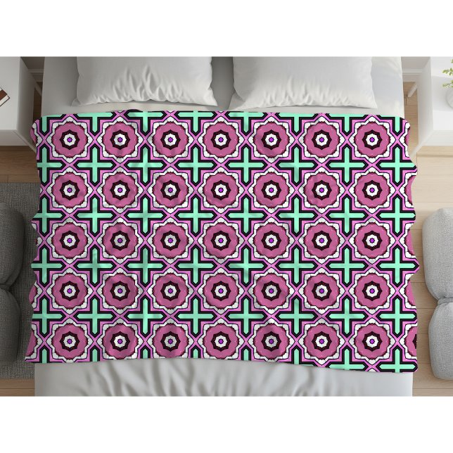 Manta Polar Pink, blue and black geometric pattern  (Subido por el creador)