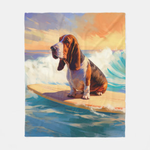 Manta Polar Pintura de Basset Hound Surfing en la Playa