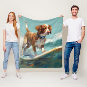 Manta Polar Pintura de surf en la playa de Brittany Spaniel