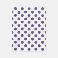 Polka ultravioleta sobre blanco