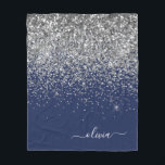 Manta Polar Purpurina azul de la Marina Plata Monograma Girly<br><div class="desc">Plata y Navy Blue Faux Sparkle Purpurina Monograma Nombre y Mapa inicial de la flota. Esto hace que el dulce perfecto cumpleaños 16,  boda,  ducha de novia,  aniversario,  ducha de bebé o fiesta de soltera sea regalo para alguien que ama el lujo glam y los estilos de moda.</div>