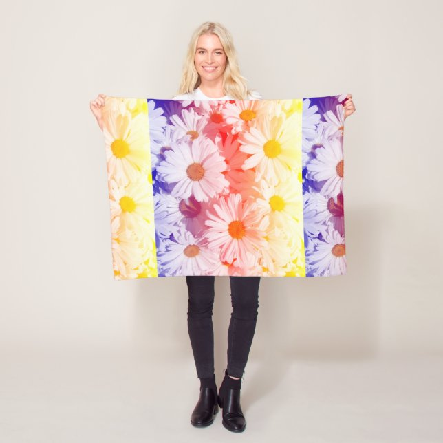 Manta Polar Rainbow Daisies (In situ)