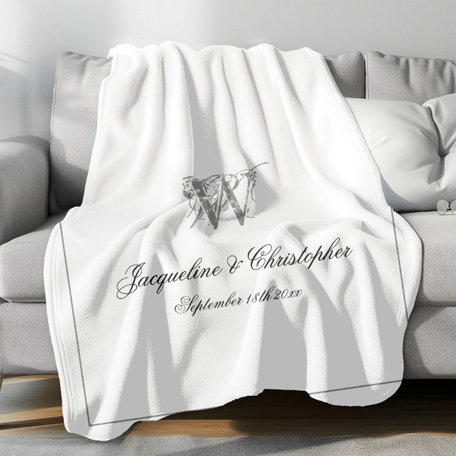 Manta Polar Regalo boda Elegante Monograma Keepsake recién cas (Elegant gray monogram with gray font names and gray border against white background fleece blanket.)