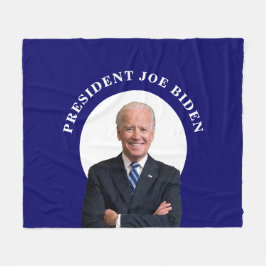 Manta Polar Retrato del presidente Joe Biden sobre el azul