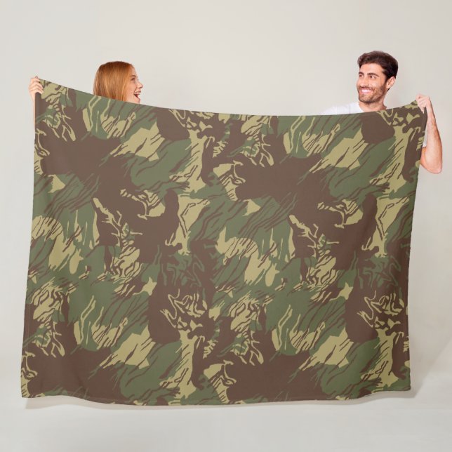 Manta Polar Rhodesian CAMO Fleece Blanket (In situ)