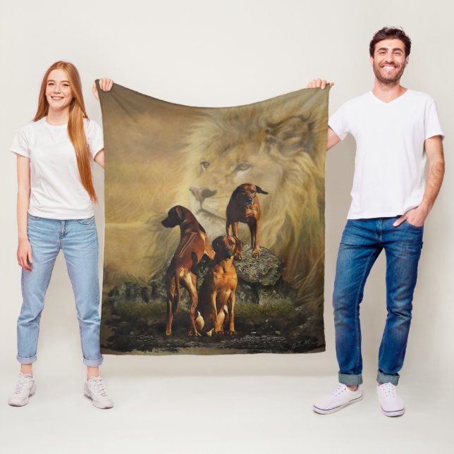 Manta Polar Ridgeback ruso con león (In situ)