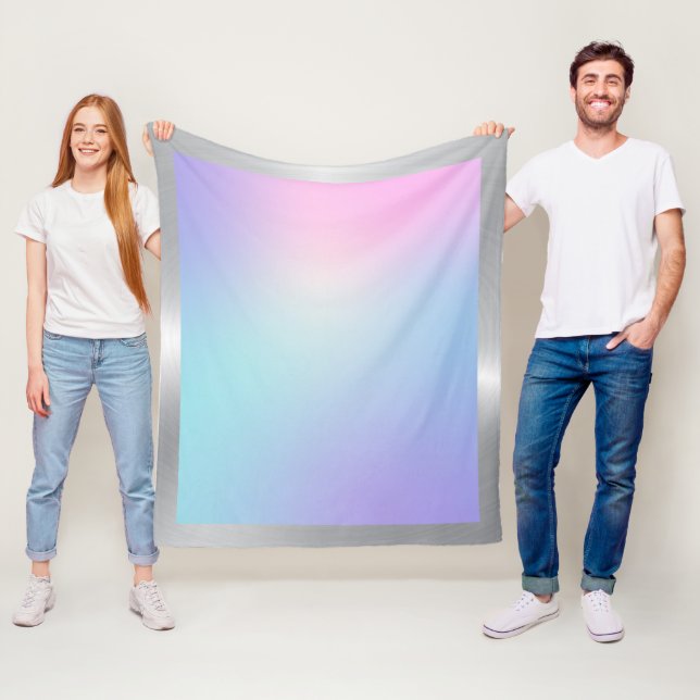 Manta Polar Rosa y azul sombrío con borde plateado (In situ)