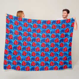 Manta Polar Roses rojos vivos en fondo de color azul