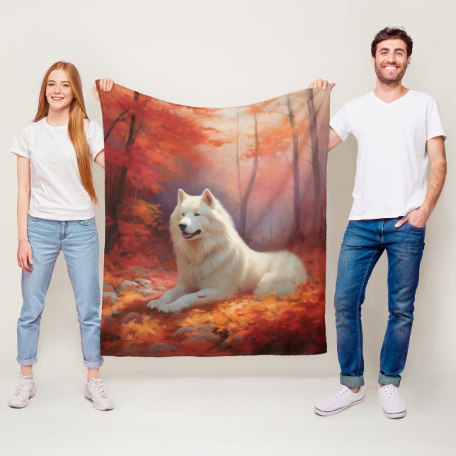 Manta Polar Samoyed en hojas de otoño caídas inspiran  (In situ)