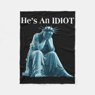 Manta Polar Sarcástico Anti-Trump Es Una Estatua Idiota De Lib