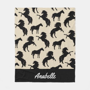 Manta Polar Siluetas de caballos negros y rancho de taupe