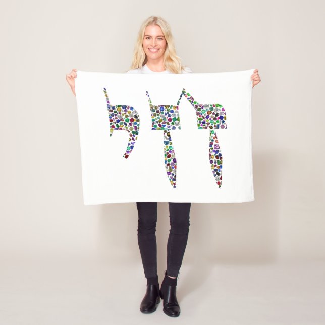 Manta Polar Símbolo de Chai hecho con piedras angulares en tod (In situ)