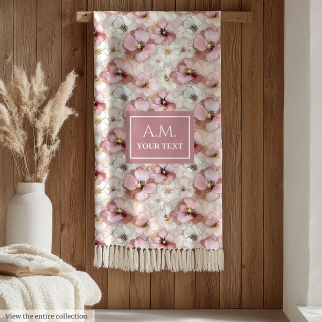 Manta Polar Soft Pastel Pink Delicate Floral Custom Name Throw (Soft Pastel Pink Delicate Floral Custom Name Throw Fleece Blanket )
