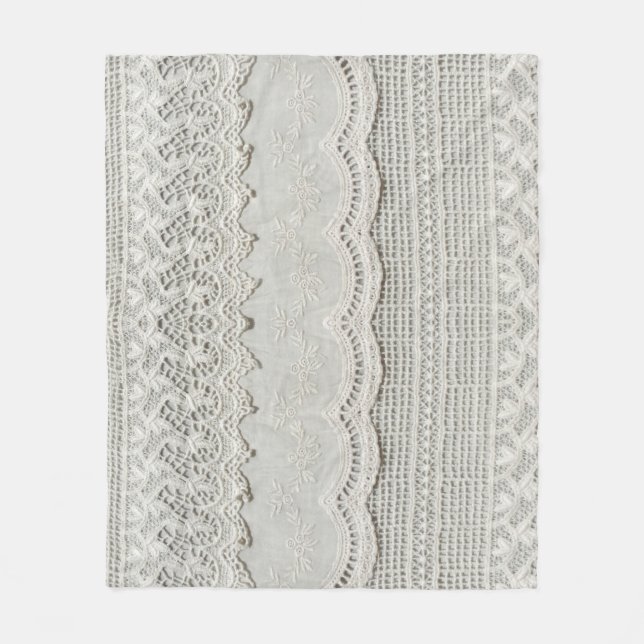 Manta Polar Sutil encaje blanco, cierre textil. (Anverso)