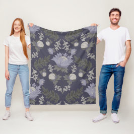 Manta Polar Symmetrical dark purple floral pattern