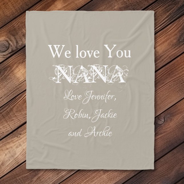 Manta Polar "Te queremos Nana" Elegante Guión Nombres Gris Bla ('We Love You Nana' Soft Gray Personalized Fleece Blanket.)