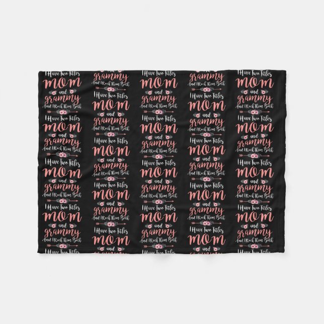 Manta Polar Tengo Dos Títulos Mamá Y Madres Grammy Funny (Frente (Horizontal))