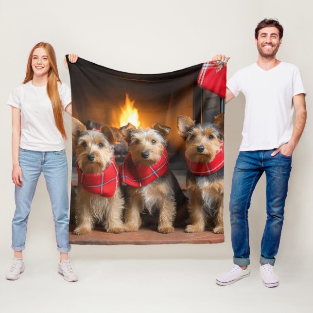 Manta Polar Terrier Australiano junto a la Chimenea Navidad (In situ)