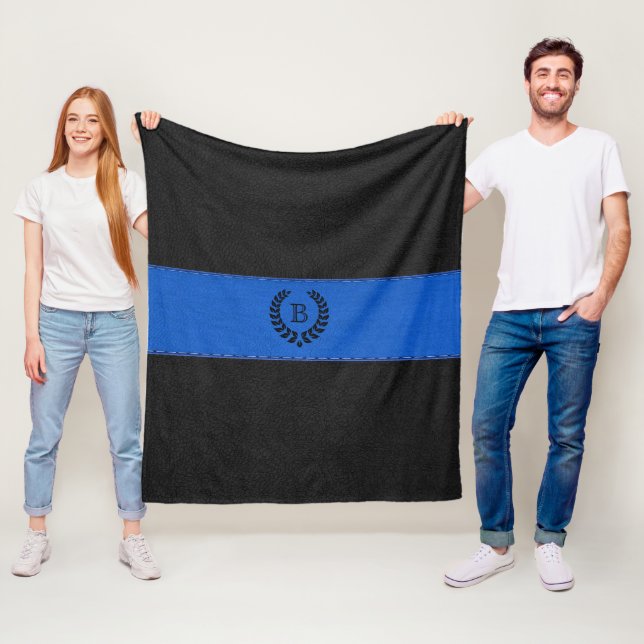 Manta Polar Textura de cuero azul y negro con guirnalda negra (In situ)