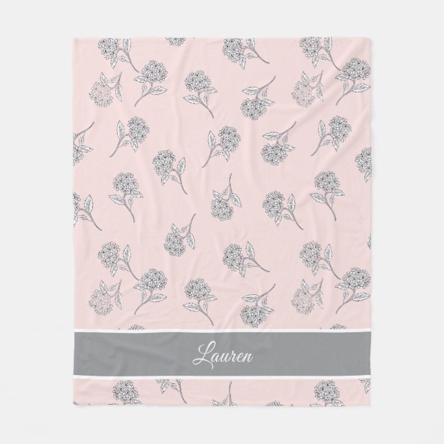 Manta Polar Timeless Botanical Bloom Soft Pink Monogram  Fleec (Anverso)
