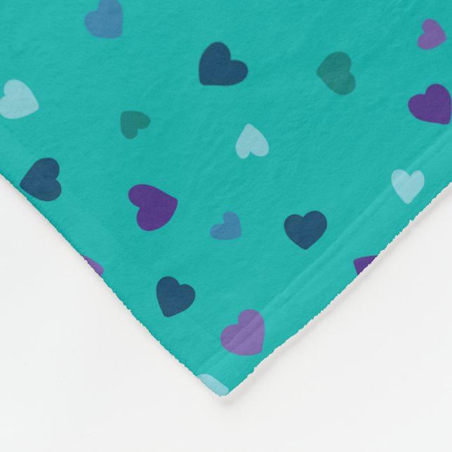 Manta Polar Tiny Hearts, Purple, Teal, Blue on Turquoise (Esquina)