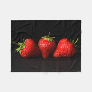 Manta Polar Tres fresas en negro