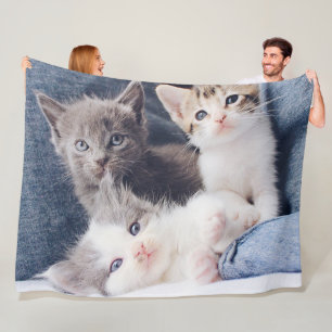 Manta Polar Tres gatitos en blanco