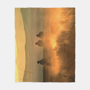 Manta Polar Trío de Vaqueros: Gallop de fondo montañoso.