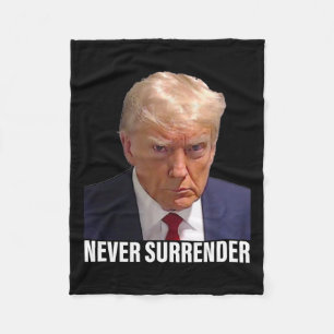 Manta Polar Trump Mugshot nunca rinde homenaje a hombres mujer