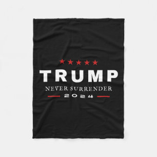 Manta Polar Trump nunca se rinde homenaje patriótico 2024