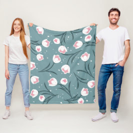 Manta Polar Tulipanes blancos elegantes sobre el patrón verde