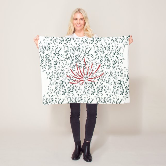 Manta Polar una flor roja sobre un fondo negro (In situ)