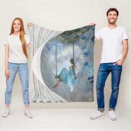 Manta Polar Una mujer con un vestido azul en un columpio