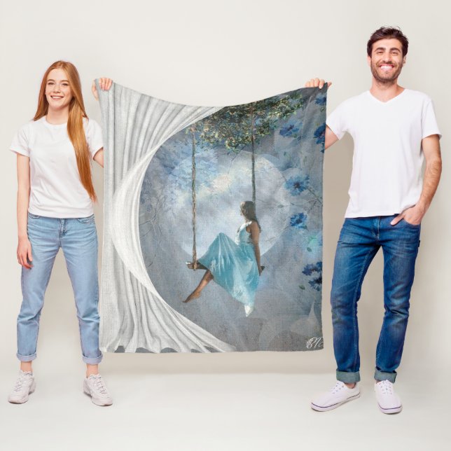 Manta Polar Una mujer con un vestido azul en un columpio (In situ)