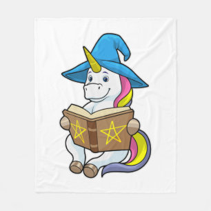 Manta Polar Unicornio como asistente con libro y Gorra