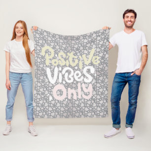 Manta Polar Vibes positivas sólo color neutro estilo boho