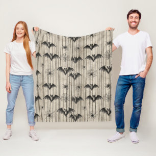 Manta Polar Vintage Bats and Spiderwebs en tiras angustiadas