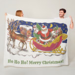 Manta Polar Vintage Christmas, Jolly Santa Claus con Sleigh<br><div class="desc">Diseño de vacaciones de Navidades de ilustracion de época del clásico libro de cuentos para niños "Fue la noche antes que los Navidades". Este diseño presenta a un alegre Santa Claus con su burla en el trineo de los juguetes que saca su equipo de renos. Santa está a punto de...</div>
