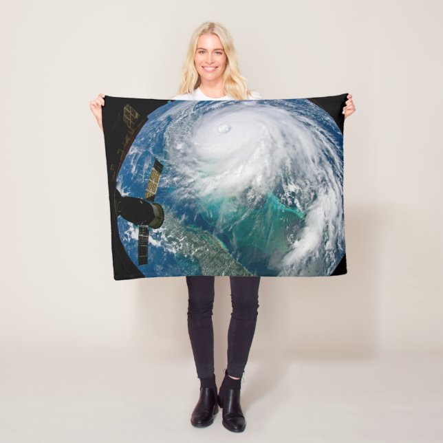 Manta Polar Vista Del Huracán Dorian. (In situ)